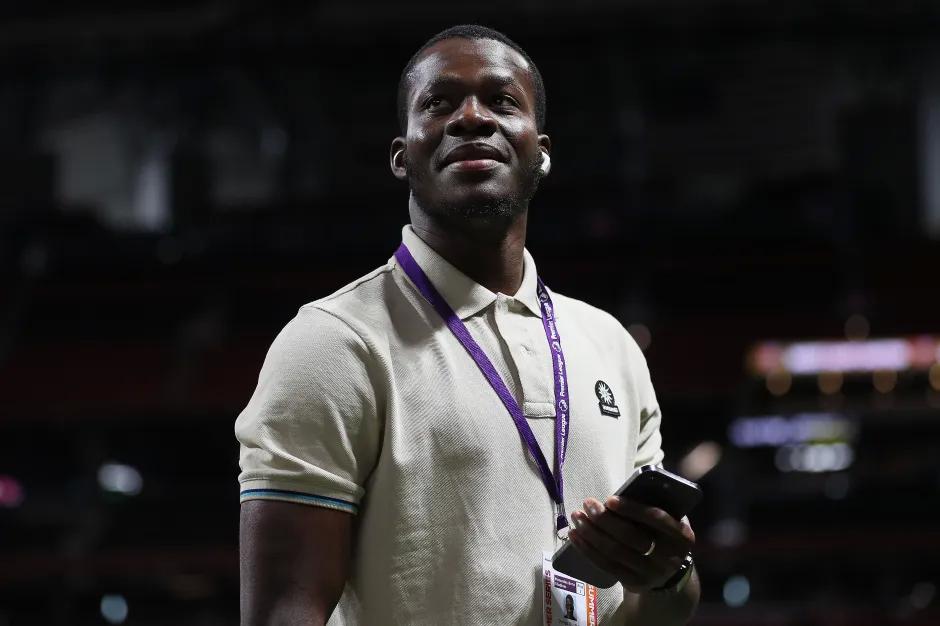 有意引进伯, 岁的瓦塔拉, 纽卡斯尔还