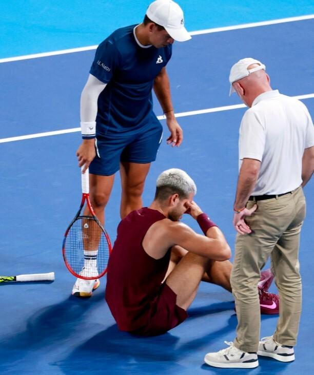 dingy, 卡拉斯左脚