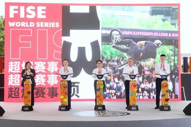 日全球开售, 徐汇区委书