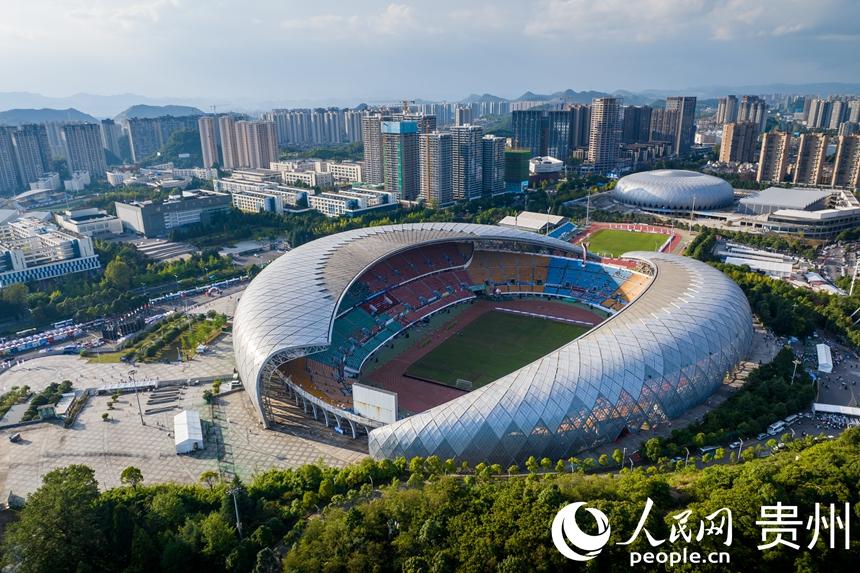 div, 中场休息时, 观看比赛的