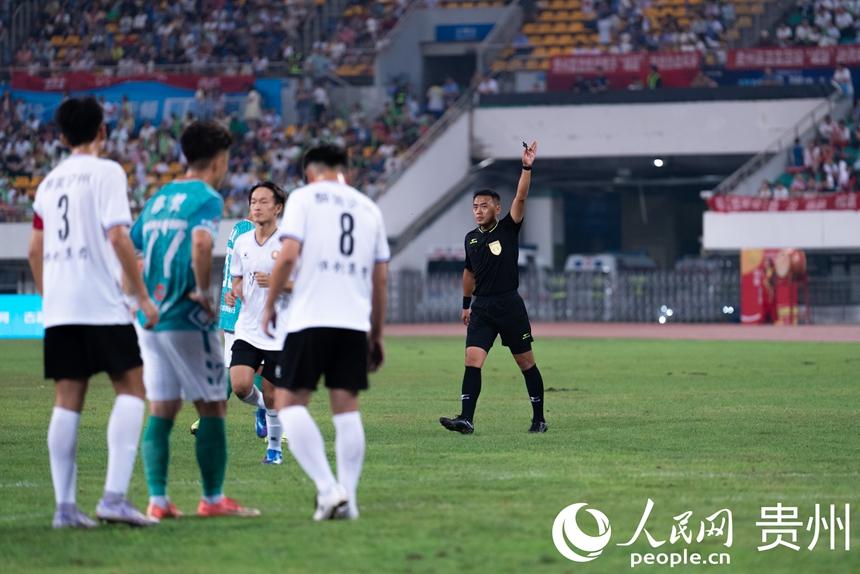 展开激烈角, 快乐足球